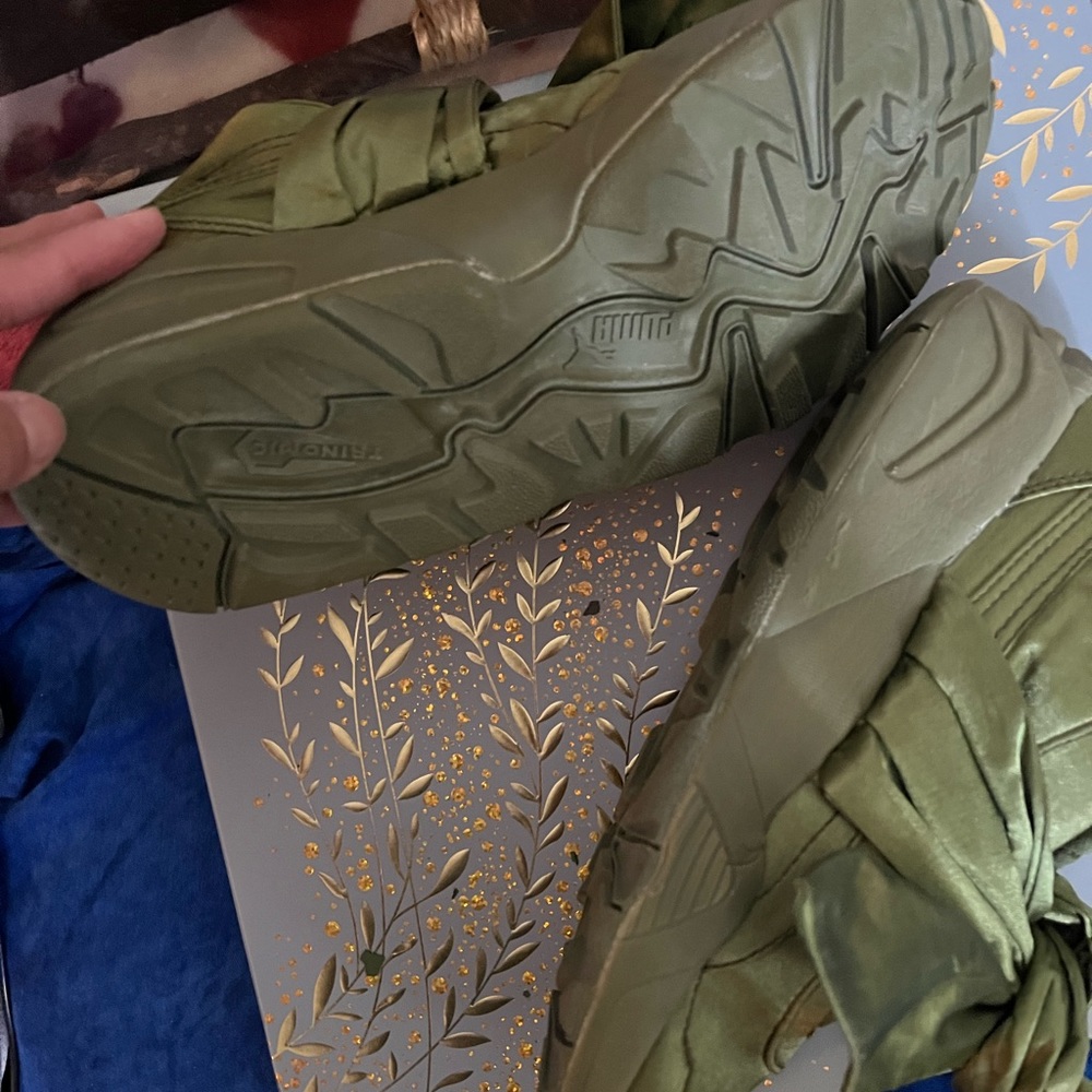 Designer Shoes - Picture 3 of 5